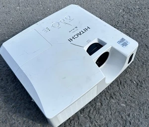 Hitachi ED-X42 VGA LCD Projector No Power - Afbeelding 1 van 1