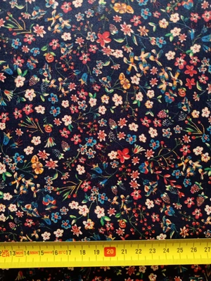 DONNA LEIGH A-CC   floral   Liberty Tana Lawn cotton  approx 33 x 30 cm - Image 1 of 3