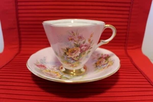 Vintage Windsor Pink Floral Footed Teacup & Saucer - Bone China England - Picture 1 of 8