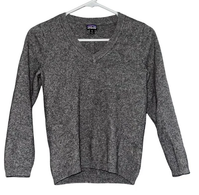 Свитер женский Patagonia из переработанной кашемировой шерсти XS серый с v-образным вырезом укороченный - Изображение 1 из 4