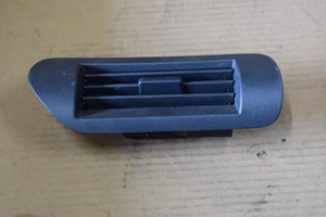 Discovery 5 L462 Left Hand C Pillar Air Vent LR089451 (18A) - Picture 1 of 8