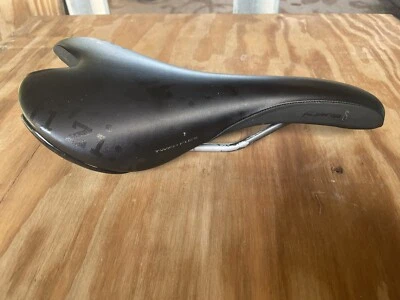 Sillín de bicicleta de carretera Fizik Arione Alliance Rail - negro Foto 1 de 3