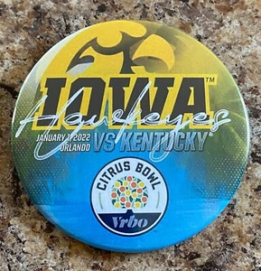 2022 CITRUS BOWL BUTTON-PIN *IOWA HAWKEYES-KENTUCKY WILDCATS *FREE SHIPPING* - Picture 1 of 1