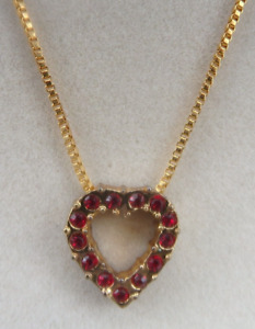New Magnet: Chain with Pendant Heart Grenades Swarovski Elements (102511)