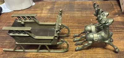 Decoración de mesa de Navidad trineo vintage de latón de renos y Papá Noel Foto 1 de 4