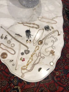 Vintage Huge Lot Of Costume jewelry/necklaces, brooches, earrings and more - Picture 1 of 12