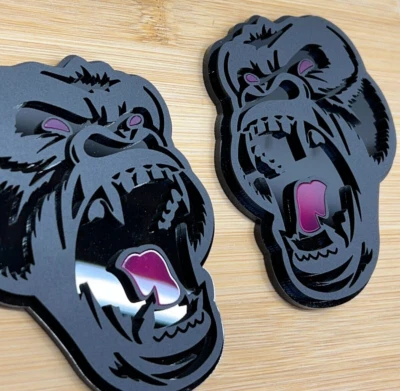 Insignia emblema coche camión ojo rosa gorila enojado negro mate/negro paquete personalizado de 2 Foto 1 de 4