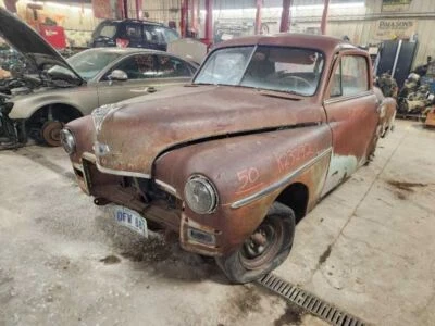 1950 PLYMOUTH LEFT FRONT SPINDLE/KNUCKLE 2 DOOR COUPE 1047334 - Image 1 of 4