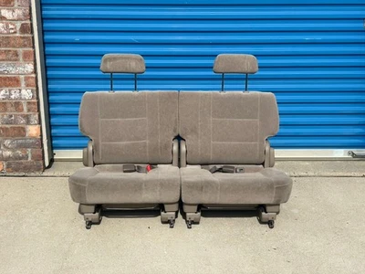 01-04 Toyota Sequoia третий ряд заднее левое и правое сиденье желтовато-коричневая ткань - Изображение 1 из 3