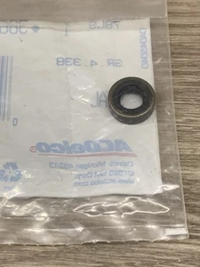 Nos GM 3869910 MUNCIE 4 SPEED SPEEDOMETER GEAR ADAPTER SEAL - Picture 1 of 2