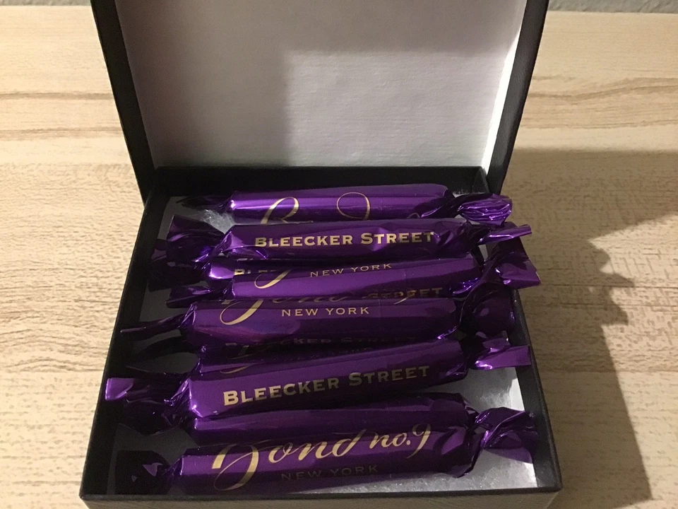 10 X. BOND NO 9 BLEECKER STREET 1.7ml PERFUME SPRAY SAMPLE VIAL - Image 1 of 1