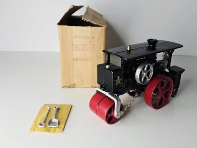 Irvins Model Shop - Motore a rulli Huber con figurina - metallo lungo 8" - con scatola - Immagine 1 di 4