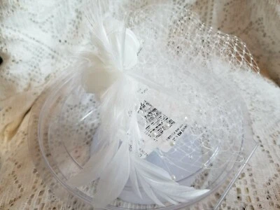 Colección de tocados de novia de David todavía con etiquetas en el peine tocado florecido Foto 1 de 4