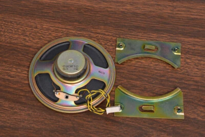 RICAMBI RICEVITORE ICOM IC-R7000 R71 R71A: ALTOPARLANTE 3-1/2 POLLICI CON STAFFA DI MONTAGGIO - Immagine 1 di 2