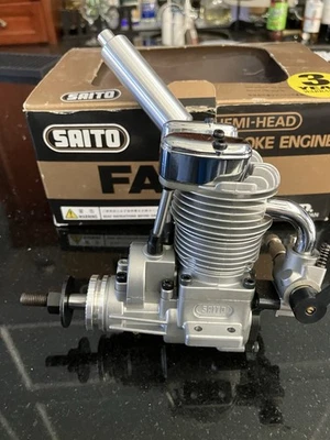 Motor y silenciador modelo avión SAITO FA-72 4 tiempos R/C brillante Foto 1 de 3
