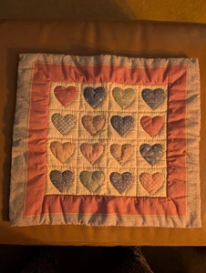 Ricamo motivo cuore 13 1/2"T/ 14 1/2" W può essere incorniciato o centrino da tavola  - Foto 1 di 3