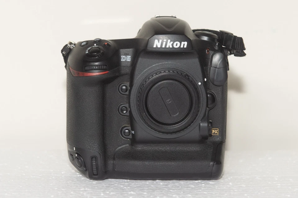 Nikon D5 DSLR FX-Format DSLR Digital Camera 20.8 MP - BlackNikon D5 DSLR FX-Form - Image 1 of 1