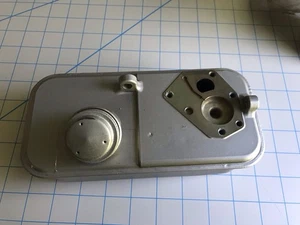 Tanque de combustible Briggs & Stratton pieza de repuesto original 396778 nuevo de stock - Imagen 1 de 3