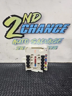 2004 - 2006 Nissan Armada Titan Infiniti Fuse Body Control Module 284B67S002 OEM - Image 1 of 2
