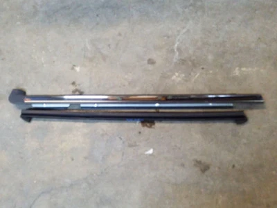 Sello ventana puerta trasera derecha exterior/interior barrido | 07-17 Ford Expedition Foto 1 de 4