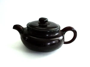 ANTIQUE CHINESE DARK CHERRY AMBER INDIVIDUAL TEAPOT, INCISED DECORATION - Picture 1 of 11