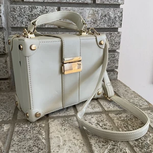 Women’s Cream White Box Purse Handbag Vintage Style Gold Tone Buckle Square Bag - Picture 1 of 17