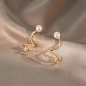 Fashion Gold Plated Pearl Wave Crystal Earrings Stud Women Party Jewelry Gift - Photo 1 sur 7