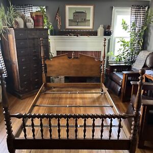 ETHAN ALLEN Fantastic Heirloom Maple Colonial Pediment Bed. 10-5612 Full Size