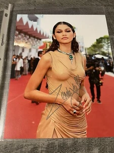 Dune 2 Star Zendaya hand signed 8x10 photo with COA Beautiful Photo - Picture 1 of 5