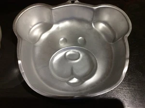 2004 Wilton Teddy Bear Face Cake Pan 2105-4945 Face Pan Jello Mold Aluminum - Picture 1 of 6