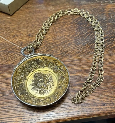 "Colgante de copa de cata de vinos vintage con plato de oro sobre plata de 18""". Hecho en Japón Foto 1 de 4