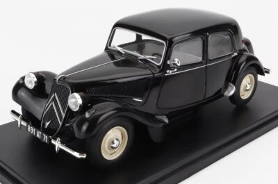 MODELLINO AUTO EPOCA STATICO HACHETTE CITROEN 11BL TRACTION 1935 NERO SCALA 1/24 - Immagine 1 di 3