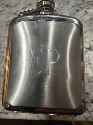 "Things Remembered" 不锈钢髋部瓶 (8 盎司) — 第 1/4 张图片