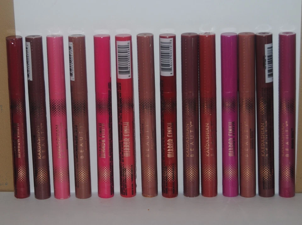 Kardashian Beauty Mirror Matte Ultra Matte Lip Crayon Wählen Sie Ihre Farbe!!!!! - Bild 1 von 1