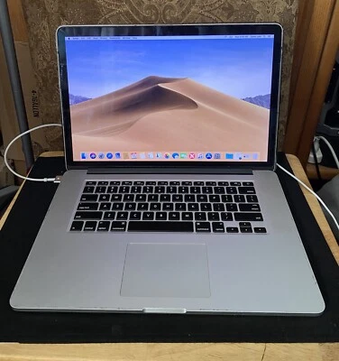 "Laptop Apple MacBook Pro plateada 15"" pulgadas Liquid Retina Intel i7 2.26 16 GB 512 GB Foto 1 de 3
