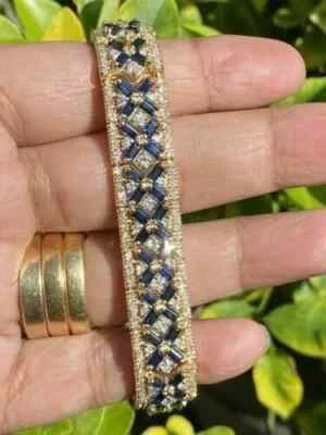 Brazalete de diamantes y zafiros de corte baguette de 5 quilates enchapado en oro amarillo de 14 quilates Foto 1 de 4