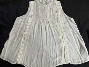 GAP Pretty Eyelet 100% Rayon Short Sleeve Shirt/Blouse IVORY Womens Sz Medium - Picture 1 of 13