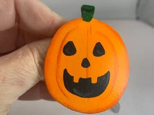 Halloween Pumpkin Hand Crafted Vintage Wood Brooch Pin V-8357 - Picture 1 of 3