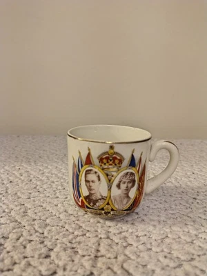 Royal Family Mug King George VI Coronation, Queen Elizabeth, May 1937 Mini Mug - Image 1 of 4