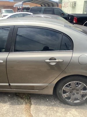 06-11 CONJUNTO PUERTA TRASERA LADO CONDUCTOR IZQUIERDO HONDA CIVIC  Foto 1 de 2