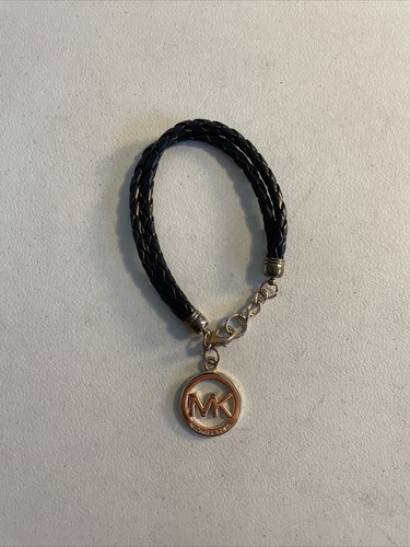 Bracciale Michael Kors con Ciondolo 1"" Tono Oro & 6 5"" Cavo in Pelle Intrecciata Nera