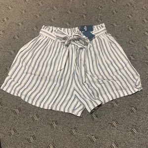 LADIES HOLLISTER ULTRA HIGH RISE SHORTS MEDIUM NEW WITH TAGS - Picture 1 of 6