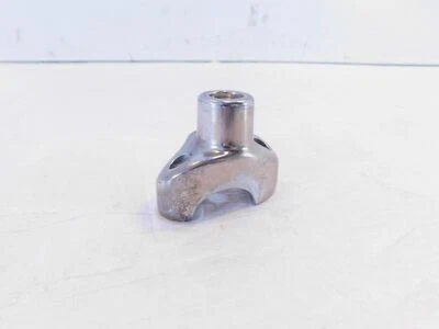 Abrazadera elevadora de manillar derecho cromada Harley Davidson Sportster 883 y 1200 Dyna Foto 1 de 4