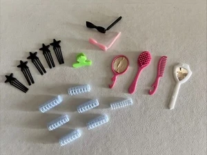 Barbie Vintage Lot of Mirrors, brushes, combs, curlers, Hair Accessories - Picture 1 of 6
