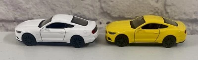 *NUEVO* Lote de 2 autos diecast Welly 2015 Ford Mustang GT 5,0 amarillo 4 pulgadas Foto 1 de 4
