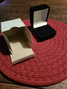 Black Hinged Velvet Ring Box - Picture 1 of 3