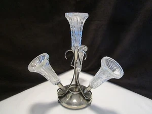 Trombe vintage Art Nouveau inglese placcato argento Epergne 4 cristalli 1900 - Foto 1 di 15