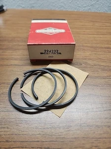 Briggs & Stratton OEM Std Ring Set  294232 New Old Stock - Picture 1 of 1