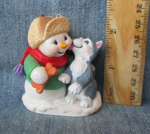 Husky Hund leckt Schneemann 2oo7 Punze Christbaumschmuck Frühling ORN102 - Bild 1 von 2