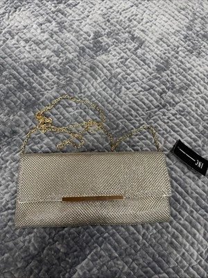 Bolso sin asas INC plateado con correa metálico nuevo con etiquetas precio de venta sugerido por el fabricante $100 Foto 1 de 4